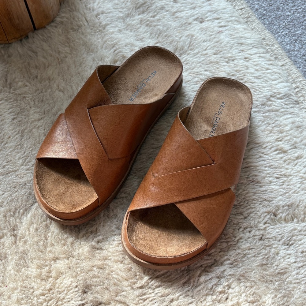 Kelsi Dagger Leia Thong Sandal Size 7